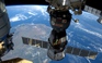 Phi hành gia NASA gấp rút bước ra ngoài không gian