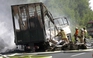 Xe buýt chở 48 người cháy trơ khung ở Đức