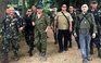 Tổng thống Duterte đeo súng đến thăm binh lính gần Marawi