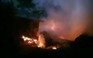 Cháy dữ dội tại xưởng gỗ hàng ngàn mét vuông ở TP.Thủ Đức, người dân tháo chạy