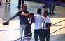 Nhân viên Vietnam Airlines nhập viện sau khi hành khách đập “trúng tay một đồng chí công an“