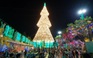 Cây thông Noel làm từ 2.100 chiếc nón lá có một không hai ở Biên Hòa