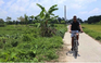Bị loại khỏi World Cup, Smalling đạp xe 33km tại Việt Nam để xả stress