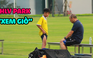 HLV Park Hang-seo "xem giò" cầu thủ nhí
