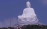 Hàng ngàn người chiêm ngưỡng tượng Phật khổng lồ
