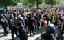 Người biểu tình Pháp tranh cãi về nhà thờ Đức Bà