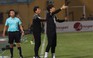 HLV Chung Hae-seong phản ứng gay gắt trước bàn thắng của Pape Omar