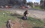 Phóng viên quỳ khóc bên thi thể em bé Syria gây xúc động toàn thế giới