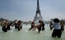 Nhân viên biểu tình, đóng cửa tháp Eiffel vì chính sách mới bắt du khách chờ lâu