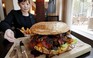 Hamburger mừng tân Nhật hoàng giá 21 triệu đồng/cái