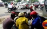 Vá xe kiểu 'cướp cạn' giữa Sài Gòn: Chấm dứt chiếm vỉa hè làm chỗ sửa xe