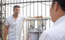 Chàng trai Úc làm máy lọc nước miễn phí cho người Việt