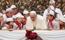 Hàng ngàn trẻ em hát mừng sinh nhật Giáo hoàng Francis