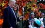 Halloween năm nay, vợ chồng Tổng thống Trump chọn kẹo hay bị ghẹo?