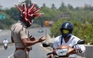 Ấn tượng 'virus corona' trên đầu cảnh sát Ấn Độ thực thi lệnh phong tỏa chống dịch Covid-19