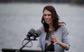 Nữ thủ tướng phản bác Tổng thống Trump: không thể so 9 ca ở New Zealand với hàng vạn ca ở Mỹ