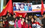 Hàng vạn người hâm mộ xứ Nghệ đón Công Phượng và đồng đội trở về quê