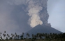 Hàng chục ngàn du khách mắc kẹt vì núi lửa Bali