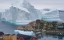 Tảng băng khổng lồ đe dọa làng nhỏ