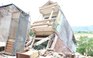 Hàng loạt căn nhà đổ ập xuống sông Đà