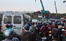 Kẹt xe ngày đầu phân luồng lại giao thông để xây cầu vượt tại Tân Sơn Nhất