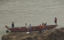 Mở rộng vùng tìm kiếm 3 người mất tích trên sông Hồng giáp biên giới Trung Quốc
