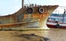 Tìm chủ tàu nước ngoài bị chìm trôi dạt vào vùng biển Bạc Liêu