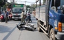 TP.HCM: Bị xe tải kéo lê 20 mét trên đường Quang Trung, cô gái trẻ nguy kịch