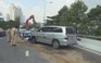 Tài xế mê man, ô tô lật nhào trên cầu vượt Nguyễn Hữu Cảnh