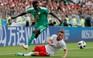 Hàng thủ lỏng lẻo khiến Ba Lan bị Senegal đánh bại