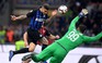 Icardi giúp Inter vượt qua AC Milan