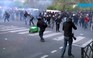 Biểu tình chuyển thành bạo lực tại Pháp, 100 người bị bắt