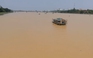Sông Hương đục ngầu bùn đất sau mưa bão