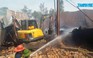Nghệ An: 10 xe chữa cháy cứu xưởng gỗ trong đêm