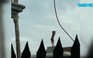 Một người đàn ông ở Bình Phước nghi ngáo đá lên nóc nhà vái lạy trời đất