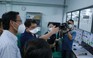 Chủ tịch UBND TP.HCM thăm nhân viên y tế Bệnh viện dã chiến số 14