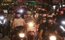 Đêm Trung thu ở Hà Nội: người dân đổ vào trung tâm chơi, đường phố kẹt cứng
