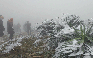 Băng giá đóng dày đặc trên đỉnh Mẫu Sơn, du khách đổ về ngày càng đông