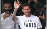 Điều đầu tiên Messi làm khi đến Paris khiến cả sân bay 'bùng nổ'