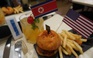 Ăn burger phong cách thượng đỉnh Mỹ-Triều