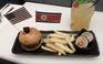 Cùng Thanh Niên nếm món burger Trump-Kim ở Singapore