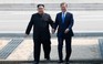 CHÙM ẢNH: Lãnh đạo Kim Jong-un nắm tay Tổng thống Moon Jae-in qua giới tuyến tạm