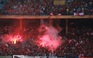 V-League 2016: An ninh bất ổn khi CĐV mặc sức đốt pháo sáng trên sân