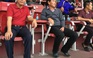 HLV Phan Thanh Hùng ra sân xem 'giò cẳng' các cầu thủ U.21 Báo Thanh Niên