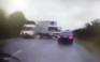 Cận cảnh xe tải đâm vào đoàn xe chở tổng thống Moldova