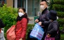 Khách Trung Quốc mua khẩu trang từ Việt Nam làm quà giữa đại dịch vi rút corona