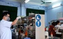 Tiến sĩ tự sản xuất nước rửa tay miễn phí cho dân chống virus corona