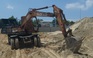 Bắt quả tang công ty lợi dụng khai thác cát biển để “moi” trộm cát san lấp