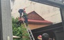 Cứu người đàn ông rơi từ sân thượng căn nhà 3 tầng xuống mái nhà bên cạnh