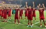 Việt Nam thắng Malaysia, Đoàn Văn Hậu và đồng đội tri ân CĐV